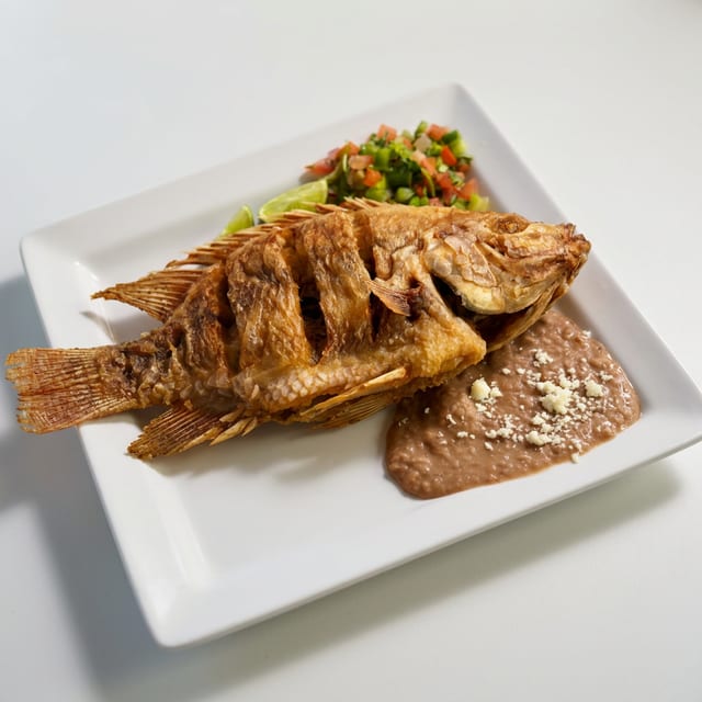 Whole Tilapia Fried Fish (Mojarra Frita).